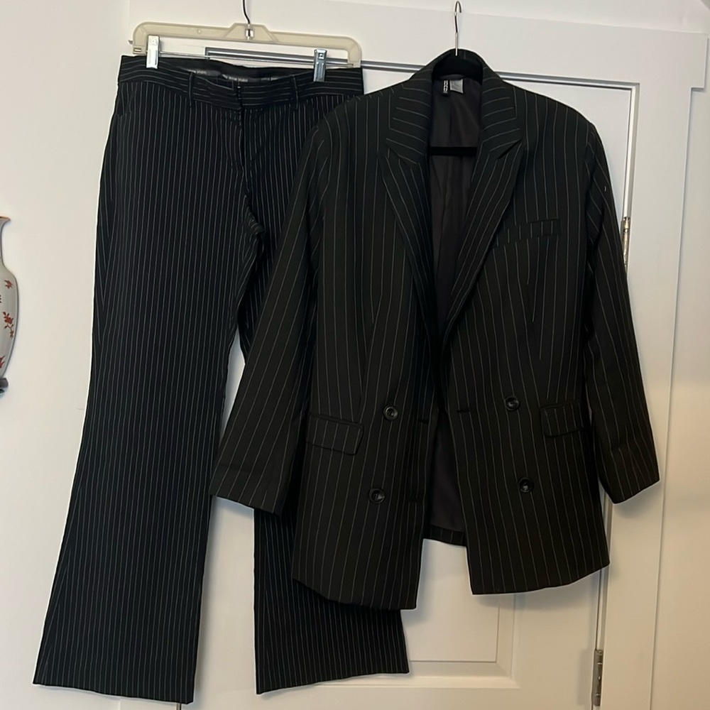 Express Black striped Designer Studio Suit set. Size 10 jacket size 8 pants.
